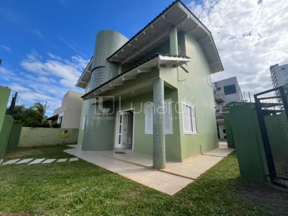 Casa com 4 Dormitórios - Lunardi Imóveis