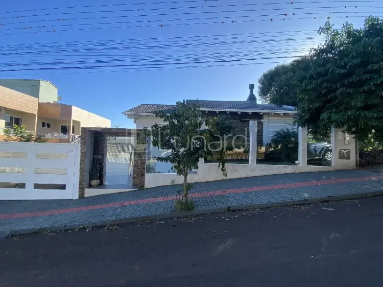 Casa com 3 Dormitórios - Lunardi Imóveis