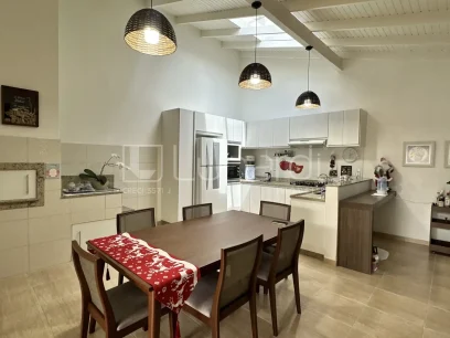 Casa com 4 Dormitórios - Miniatura - Lunardi Imóveis