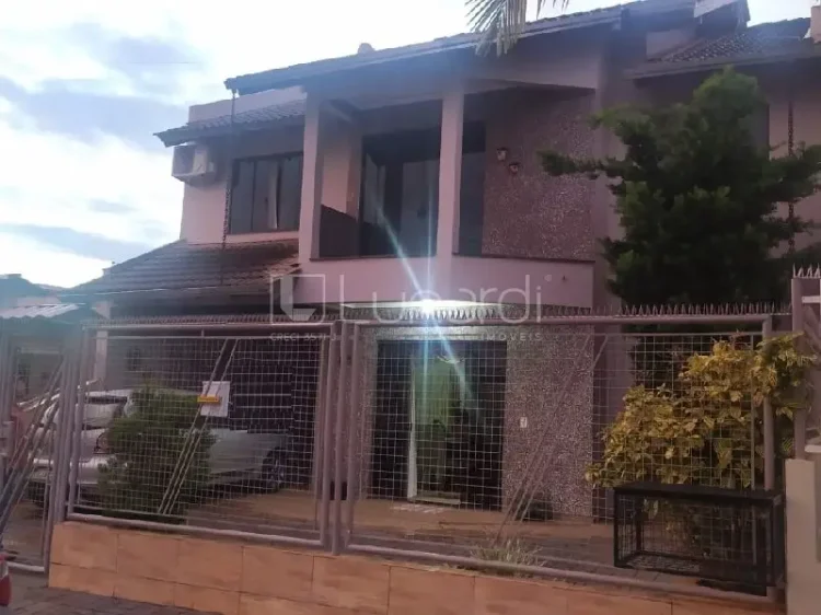 Casa com 3 Dormitórios - Lunardi Imóveis